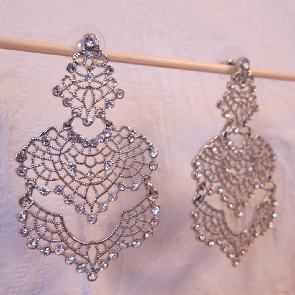 NWOT silver and crystal Amrita Singh earrings